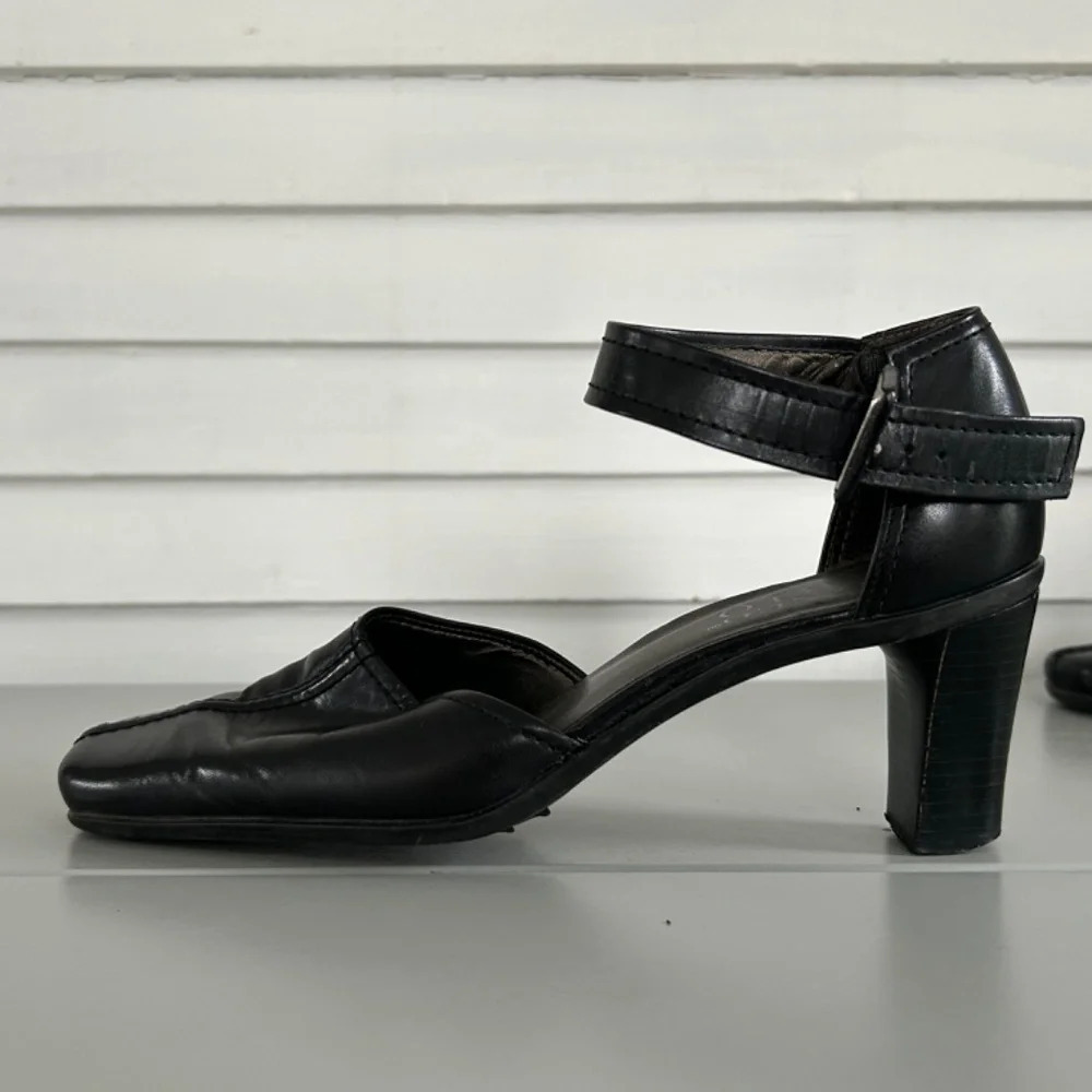 Franco Sarto Womens Black Sandal w/ Strap Sz 7.5?
